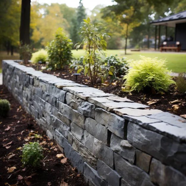 Alicatado de granito para muro de jardín